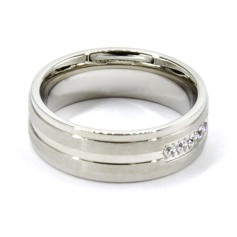 Anillo de Acero Plateado Tipo Argolla Biselado Zirconias