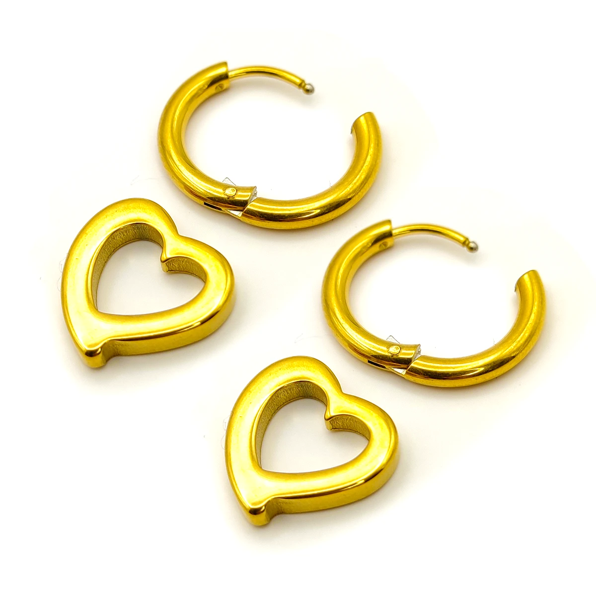 Aretes Acero Dorado Huggies Colgante Silueta Corazon