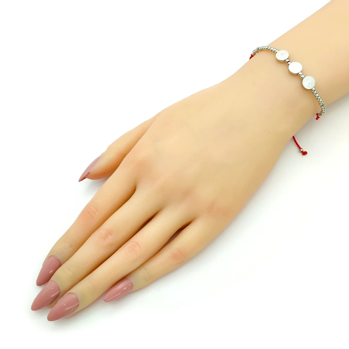 Pulsera Acero Plateado Triple Medalla San Benito Hilo Rojo