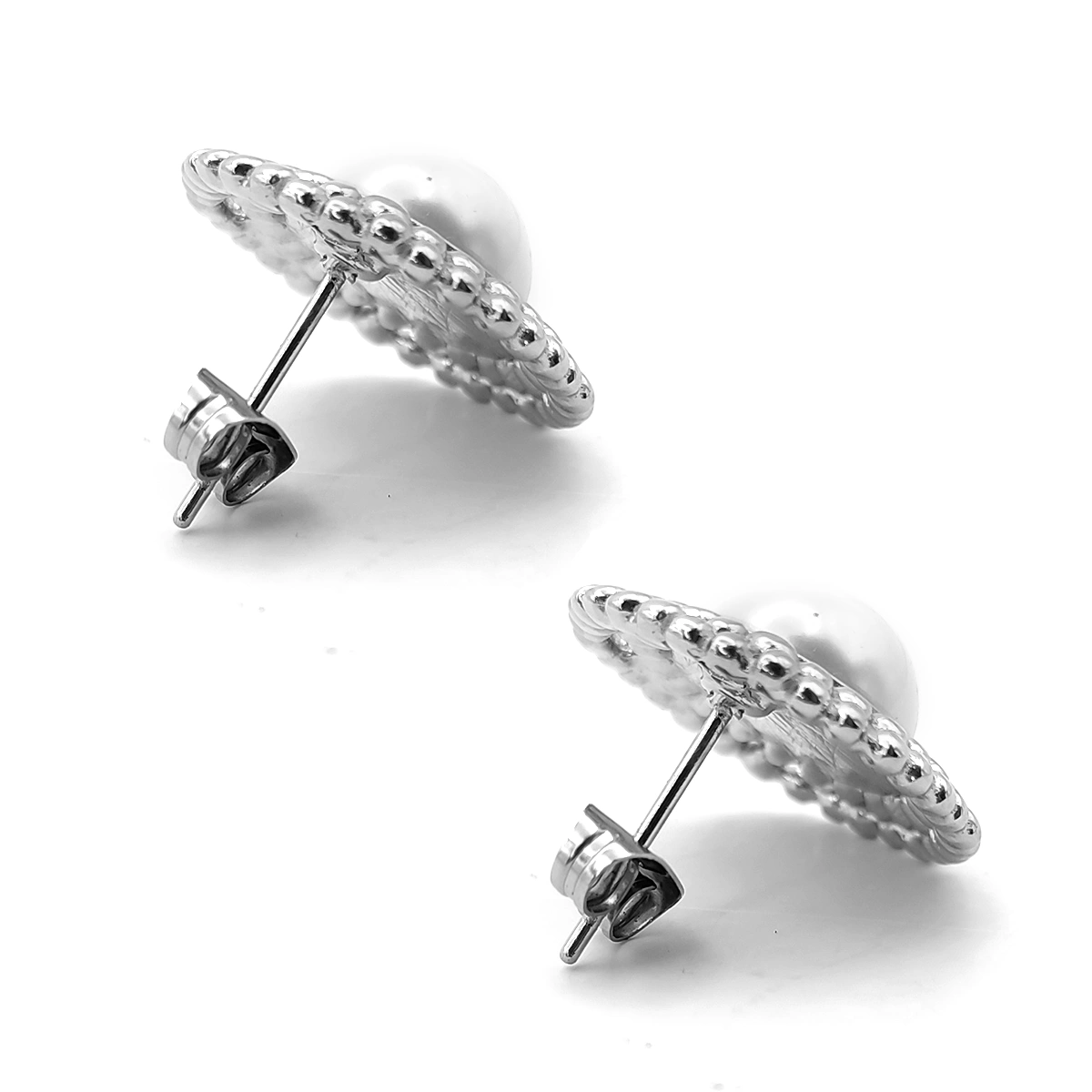 Aretes Acero Plateado Media Perla Contorno Ornamentado