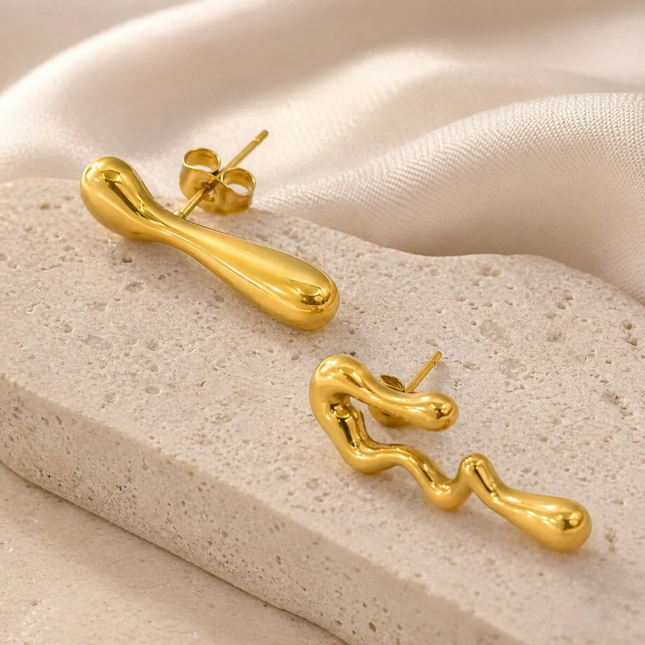 Aretes Acero Dorado Asimétricos Gotas Cayendo Derretidas
