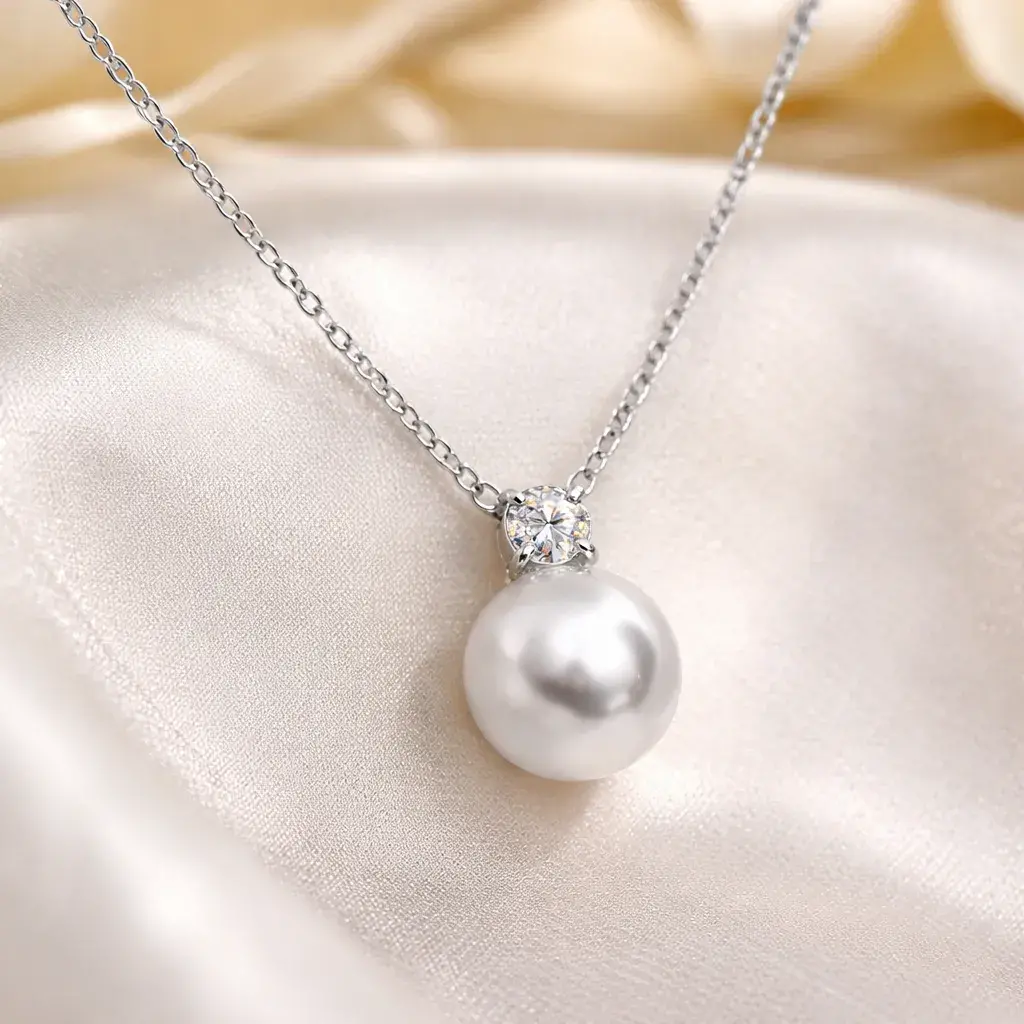 Collar Acero Plateado Perla con Zirconia Cubica Redonda