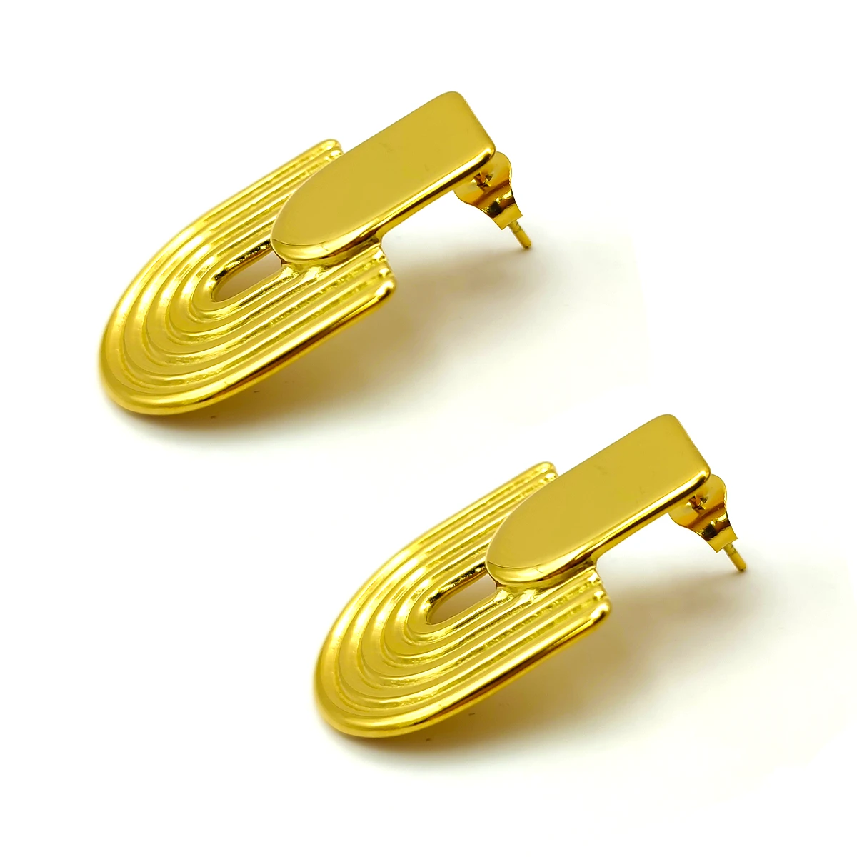 Aretes Acero Dorado Tipo Cúpula Ondulado con Lineas