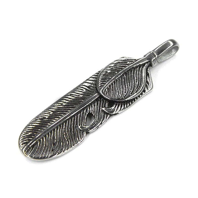 Dije Acero Pluma Ave Aventurera Diseño Realista