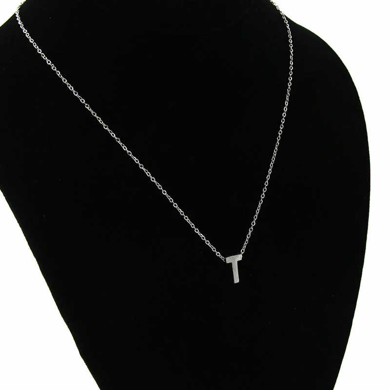 Collar Acero Inoxidable Plateado Letra T Pequeña Nice