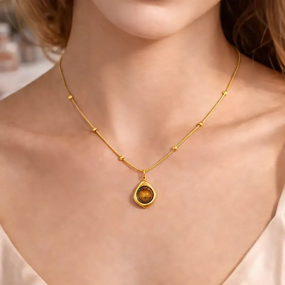 Collar Acero Dorado Balines Marco Irregular Ojo de Tigre
