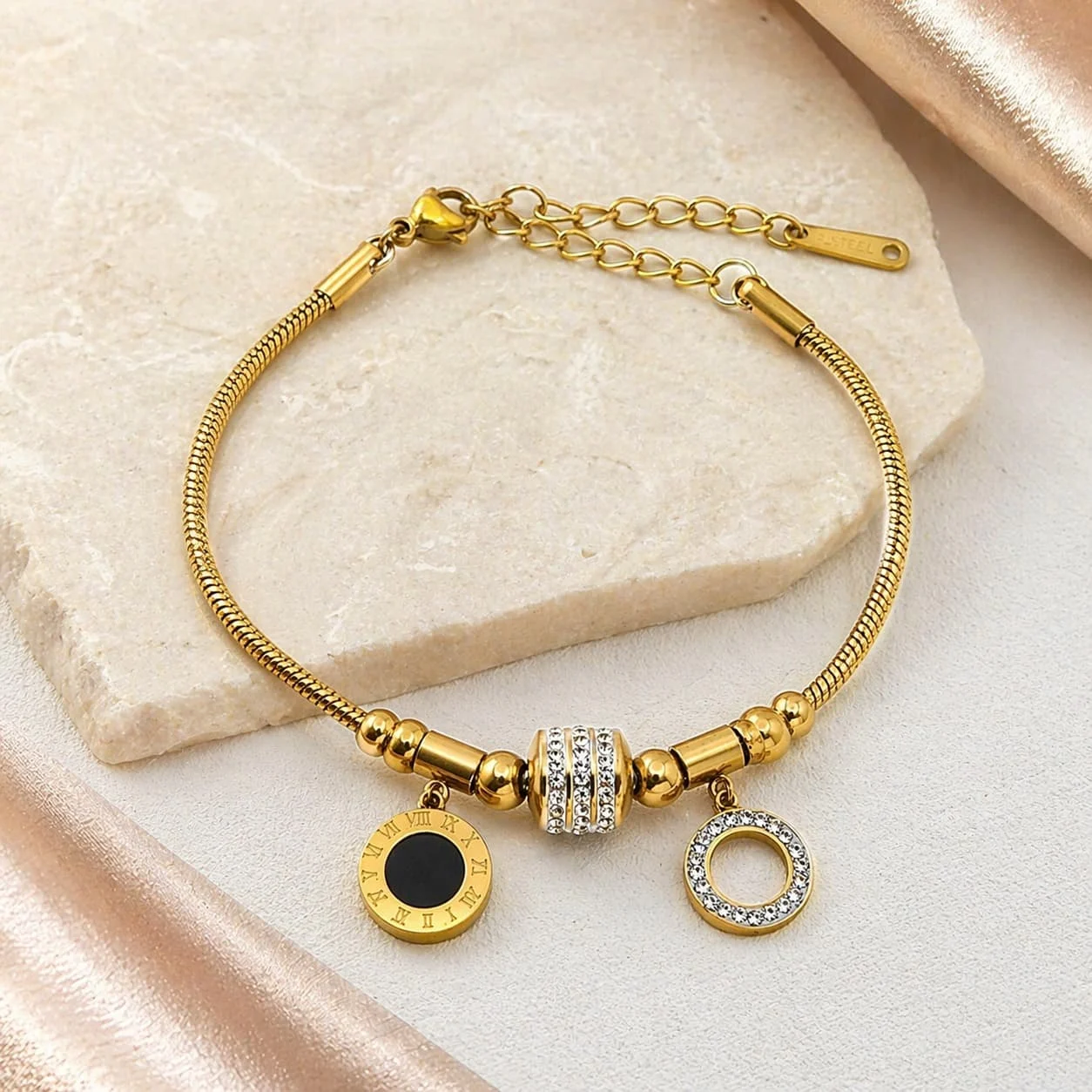 Pulsera Acero Dorado Cola de Rata Circulo Negro Resina