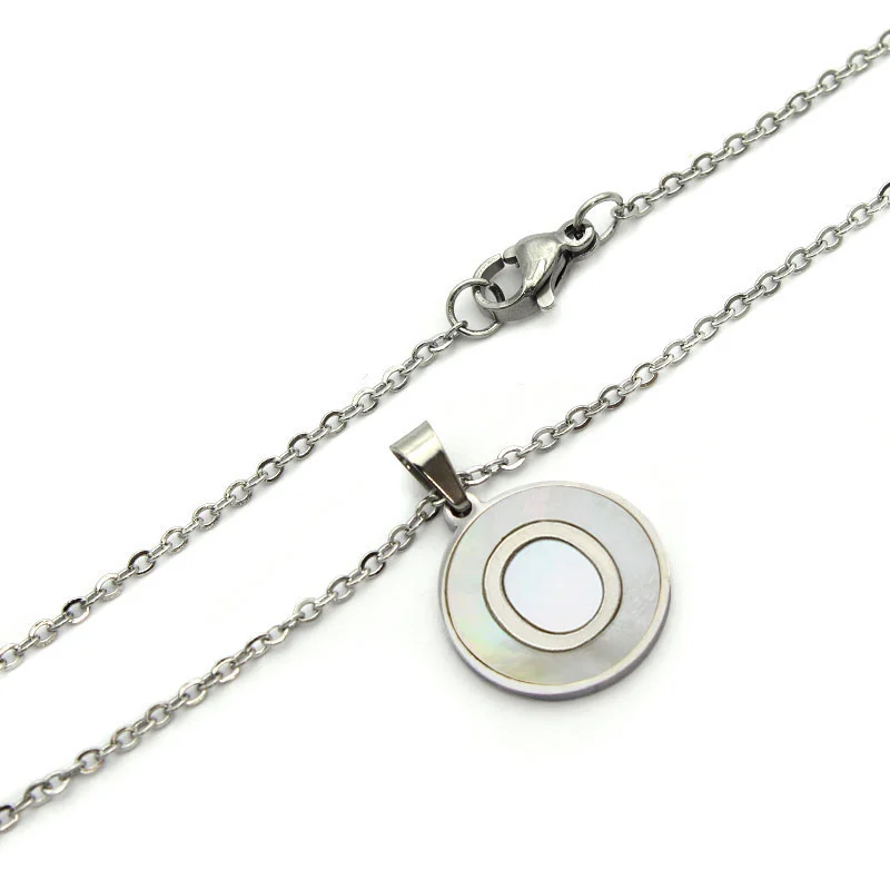 Collar Acero Plateado Circular Letra O Madre Perla