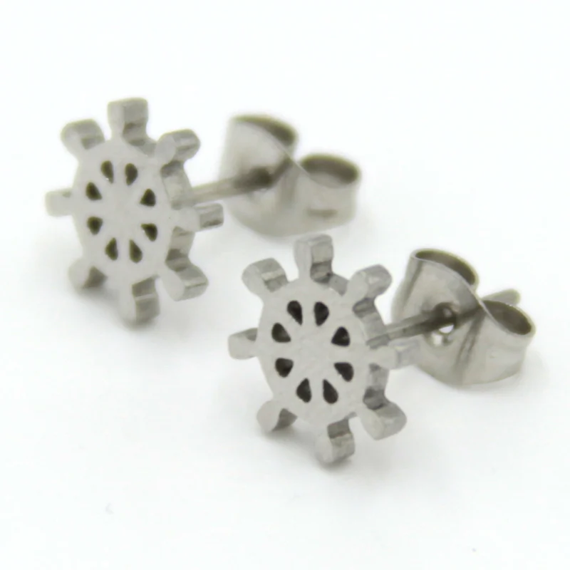 Aretes Tipo Broquel Acero Plateado Timón de Barco Antiguo