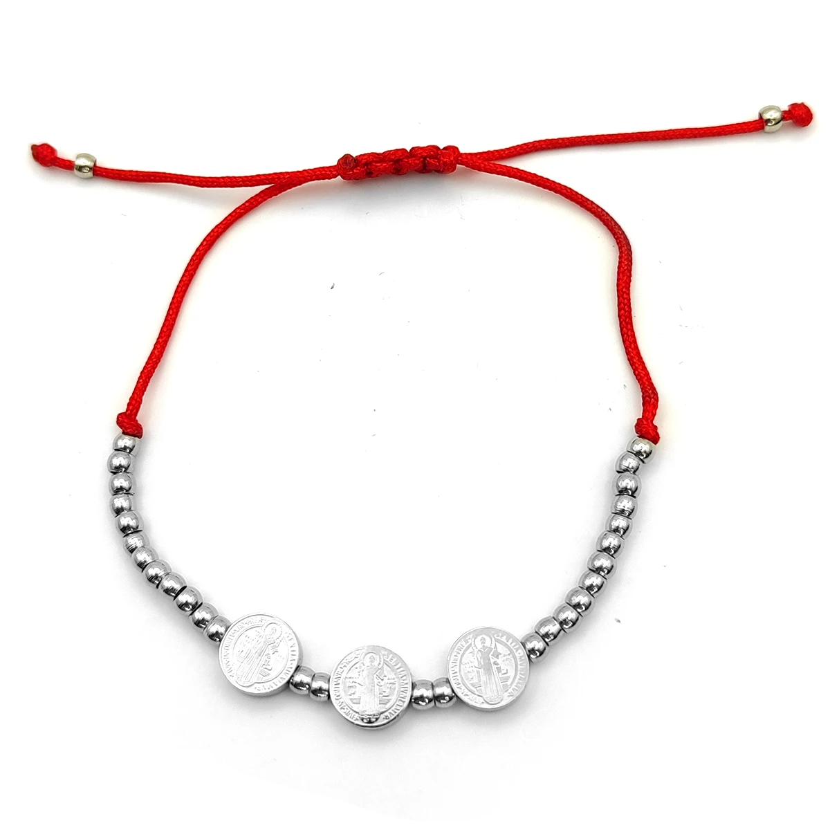 Pulsera Acero Plateado Triple Medalla San Benito Hilo Rojo