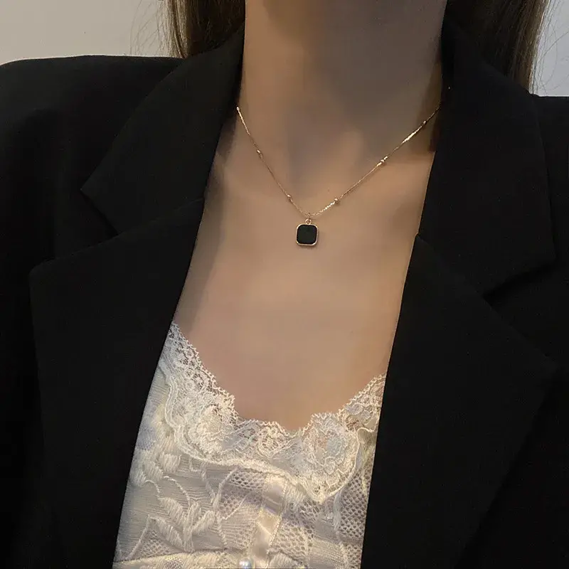 Collar Acero Dorado Cuadro Negro Cadena Espiga Balines