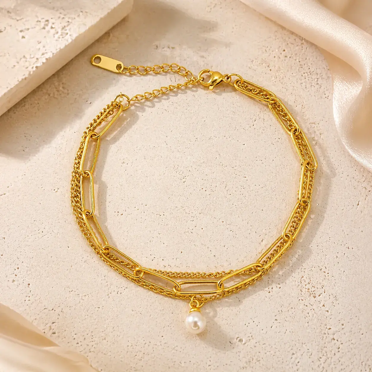 Pulsera Acero Dorado Triple Cadena Perla Pequeña