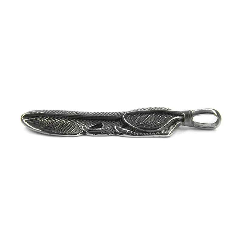 Dije Acero Pluma Ave Aventurera Diseño Realista