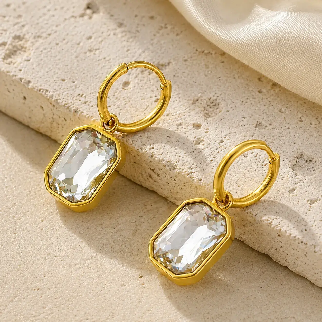 Aretes Acero Dorado Arracadas Huggies Cristal Rectangular