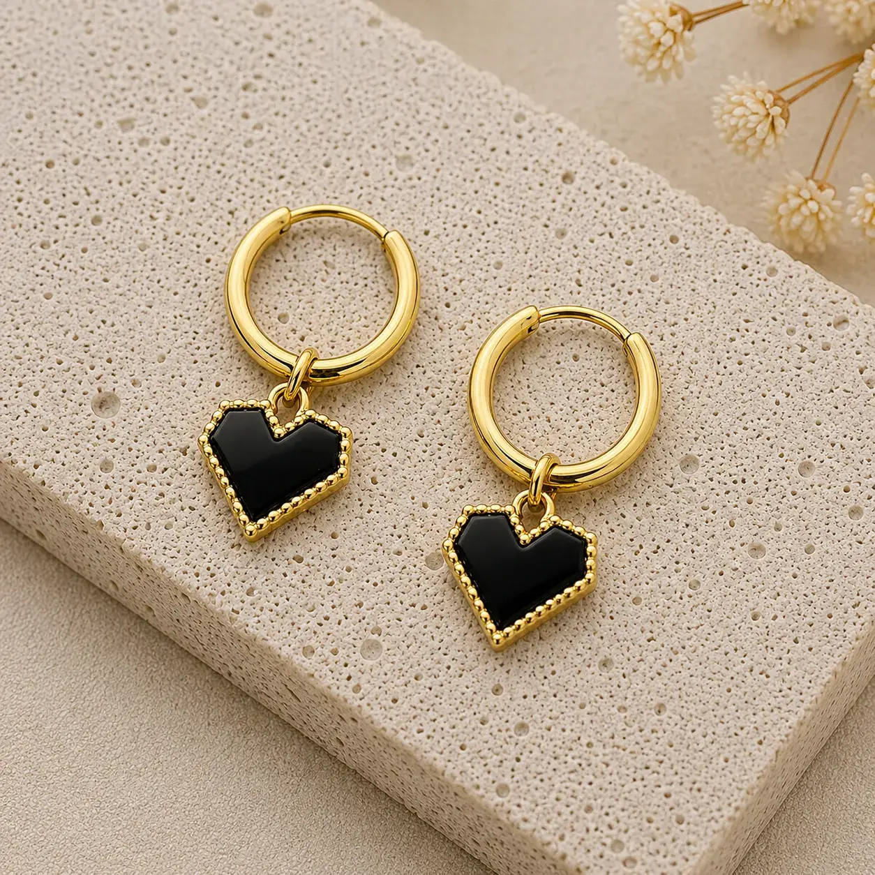 Aretes Acero Inox Dorado Huggies Colgante Corazon Negro