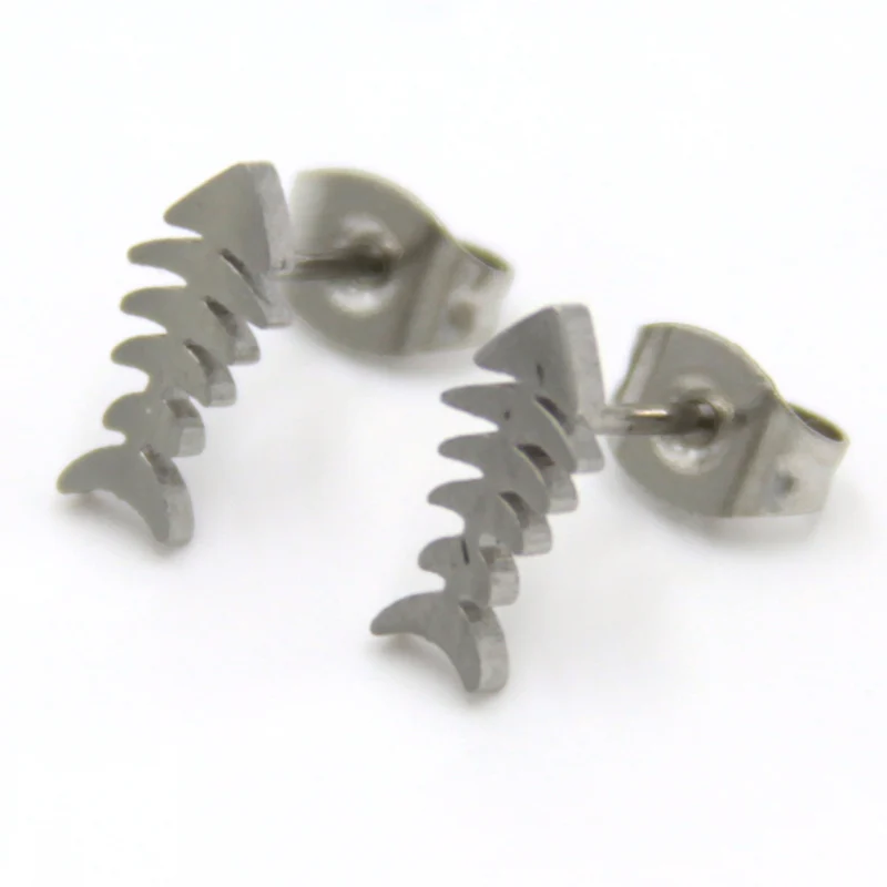 Aretes Tipo Broquel Acero Plateado Esqueleto de Pescado