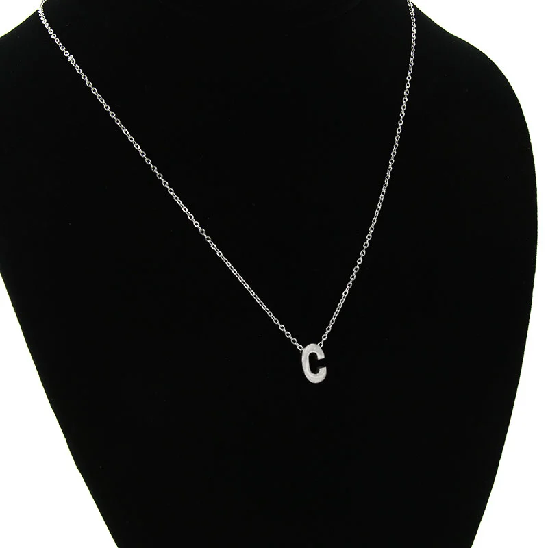Collar Acero Inoxidable Plateado Letra C Pequeña Nice