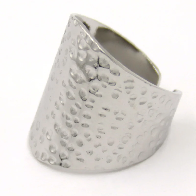 Anillo Acero Plateado Abierto Martillado Rústico