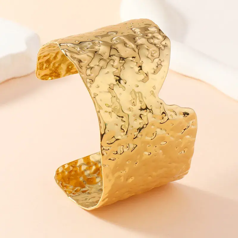 Pulsera Acero Dorado Irregular Ancha Martillada Diseño V