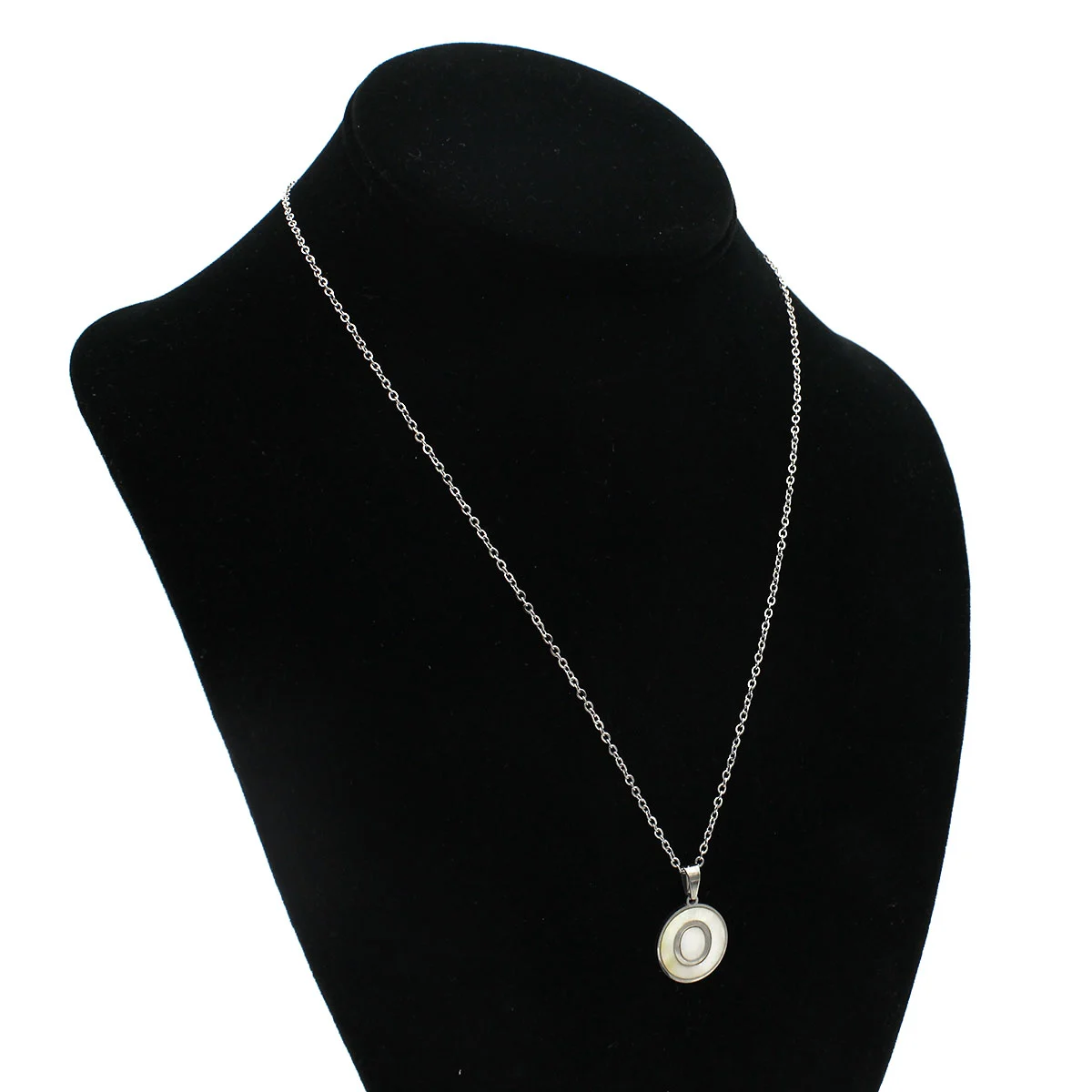 Collar Acero Plateado Circular Letra O Madre Perla