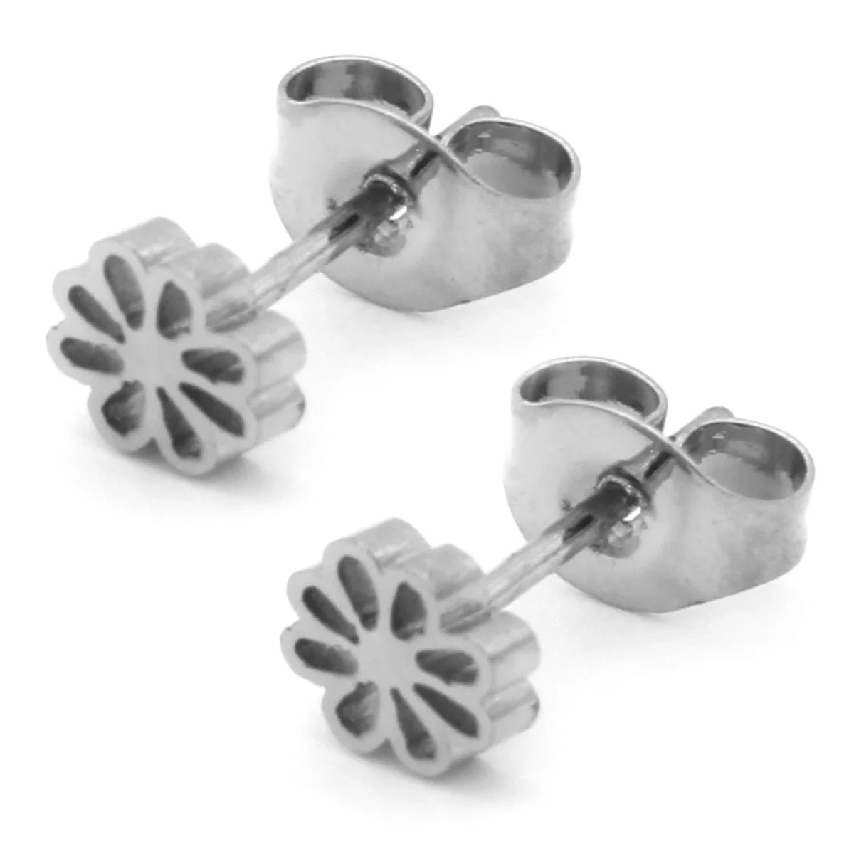 Arete Tipo Broquel Acero Plateado Pequeña Flor Lisa