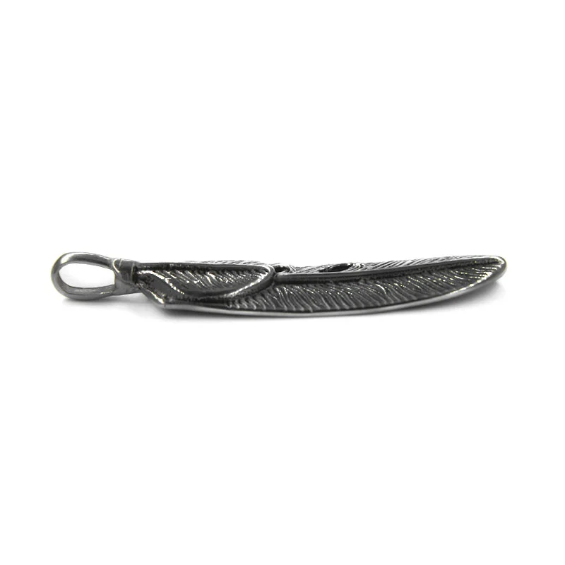 Dije Acero Pluma Ave Aventurera Diseño Realista