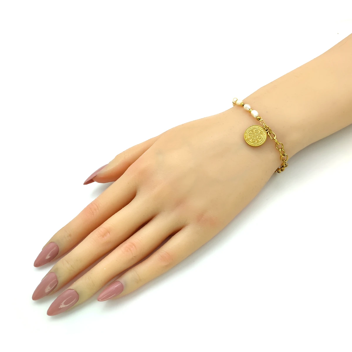 Pulsera Acero Dorado Medalla San Benito  Perlas Naturales