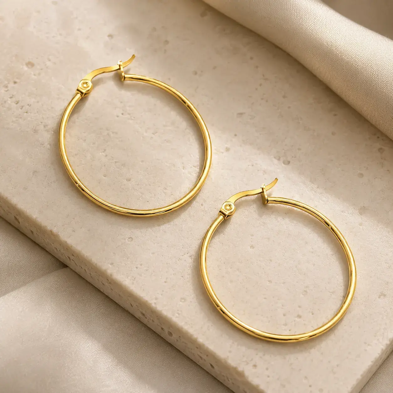 Aretes Acero Dorado Arracadas Sencillas Delgadas 32 mm