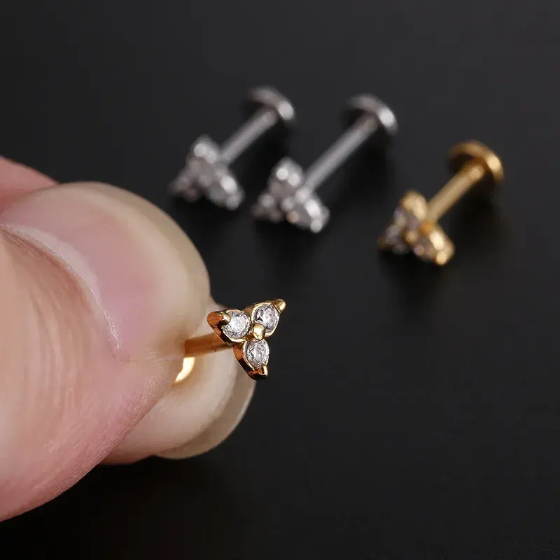 Piercing de Oreja Acero Triangulo Tres Zirconias Claras