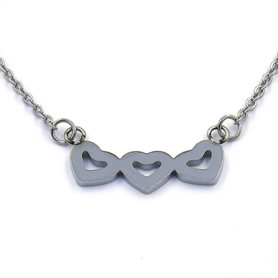 Collar Acero Plateado Triple Alma Corazones