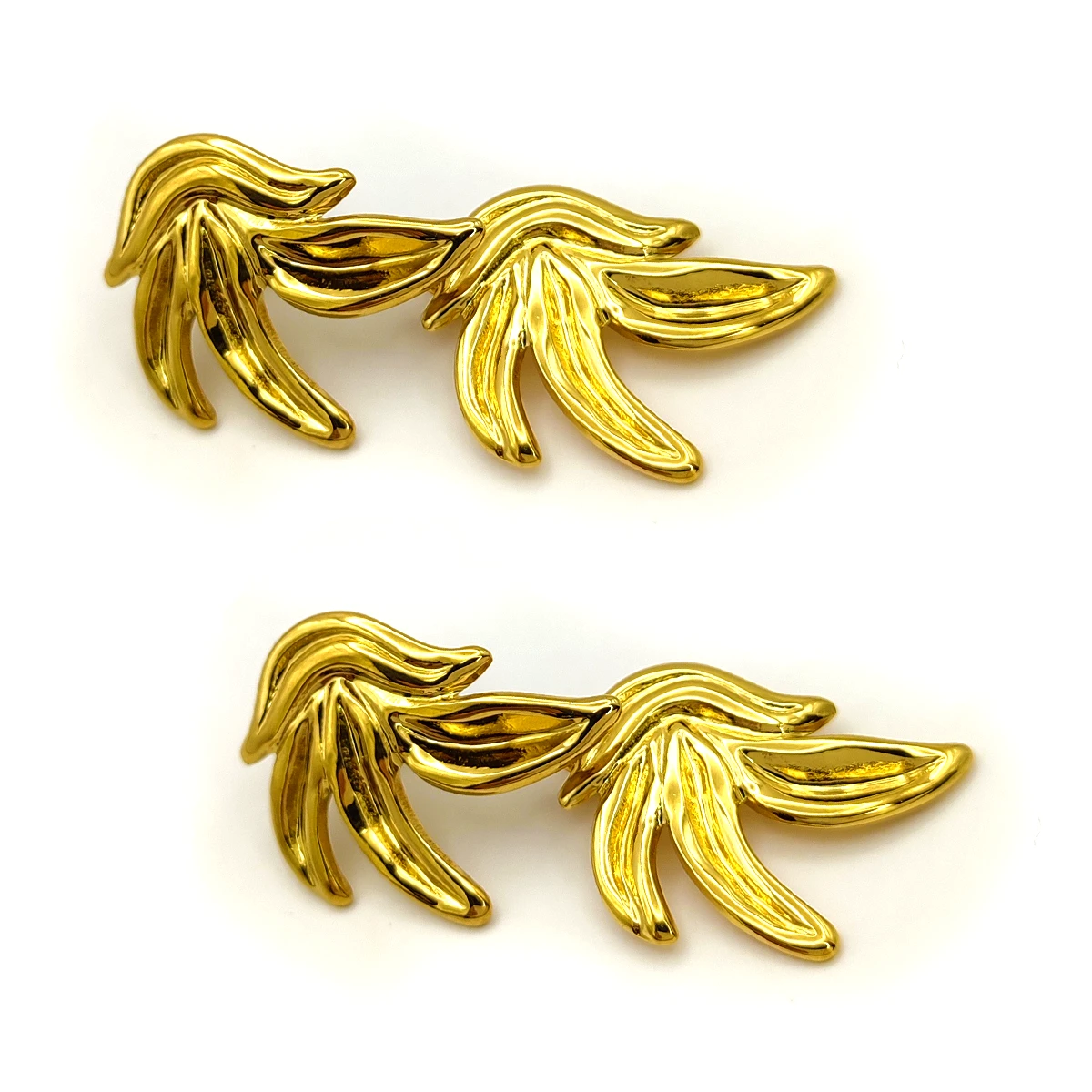 Aretes Acero Dorado Largos Hojas Texturizadas Elegantes