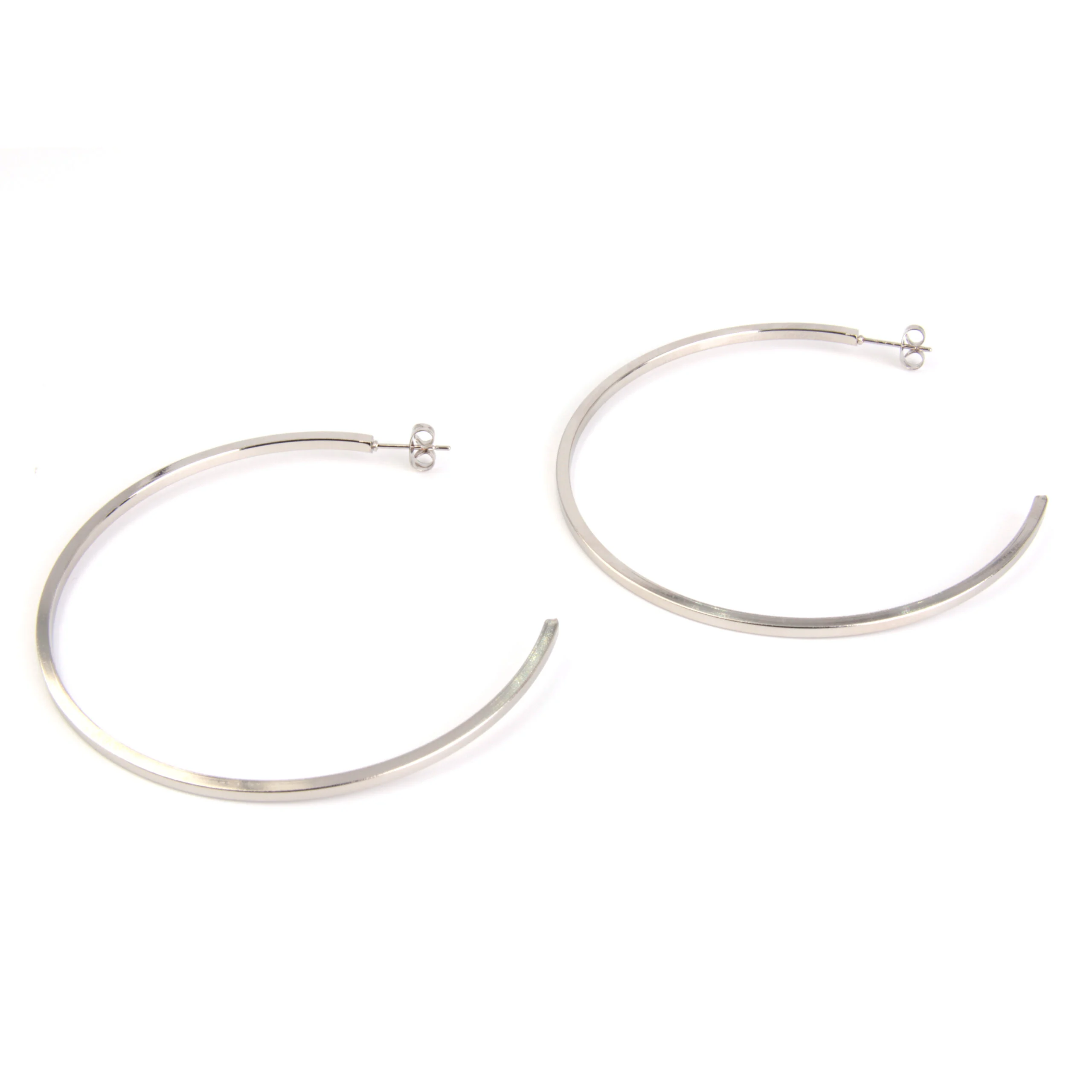 Aretes Acero Plateado tipo Medias Arracadas Planas