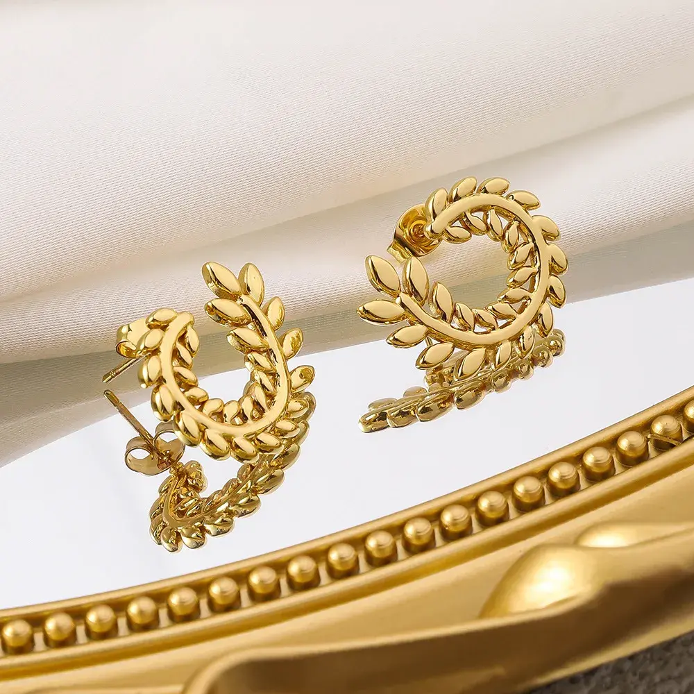 Aretes Acero Dorado Hojas Rama de Olivo en C Elegante