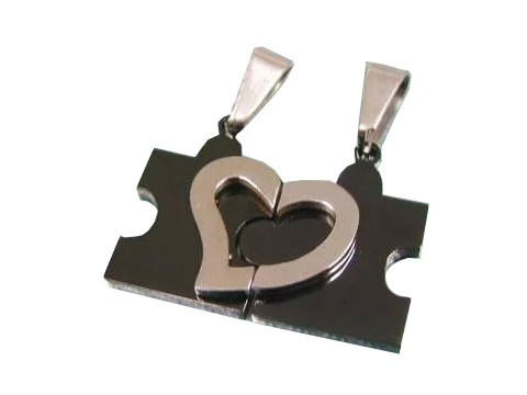 Par de Dijes Diseño Rompecabezas Corazon Negro