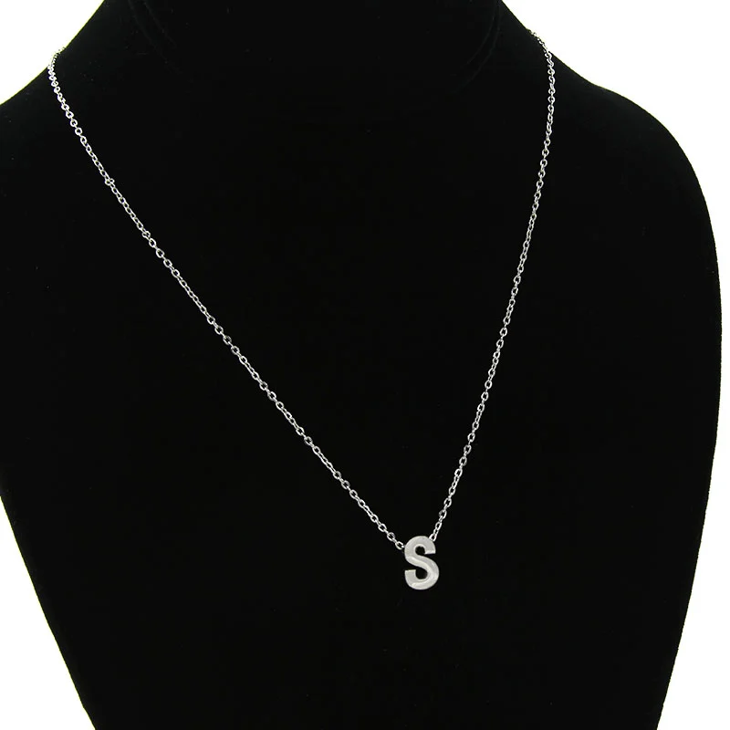 Collar Acero Inoxidable Plateado Letra S Pequeña Nice