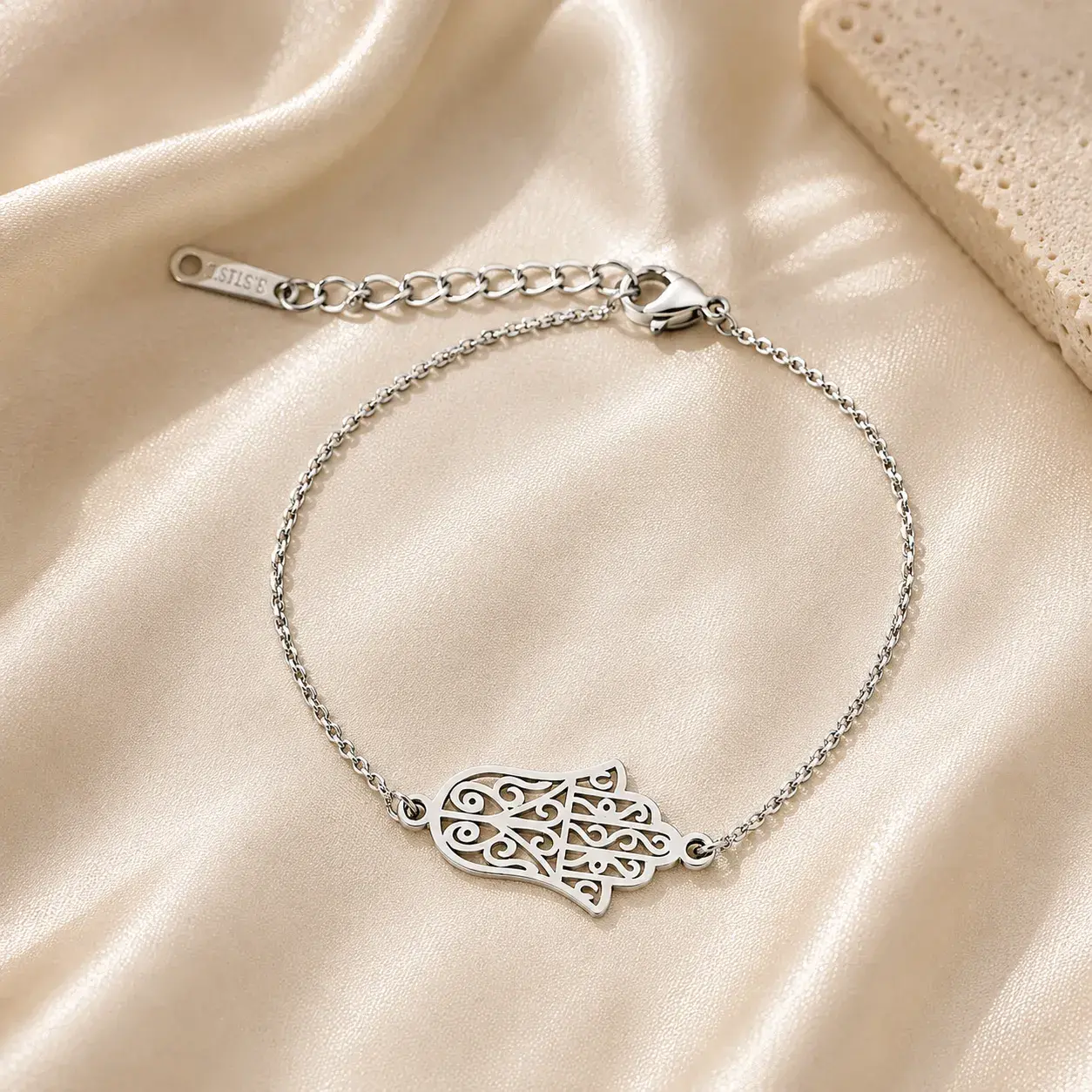 Pulsera Acero Plateado Simbolo Mano de Fatima Sencilla