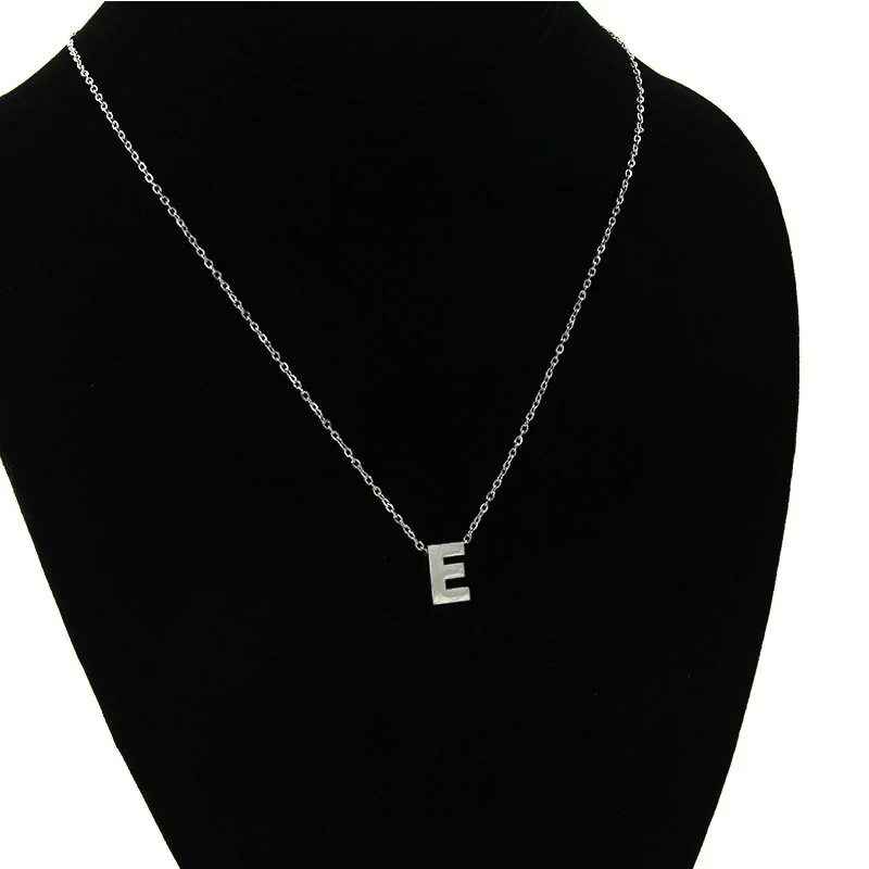 Collar Acero Inoxidable Plateado Letra E Pequeña Nice