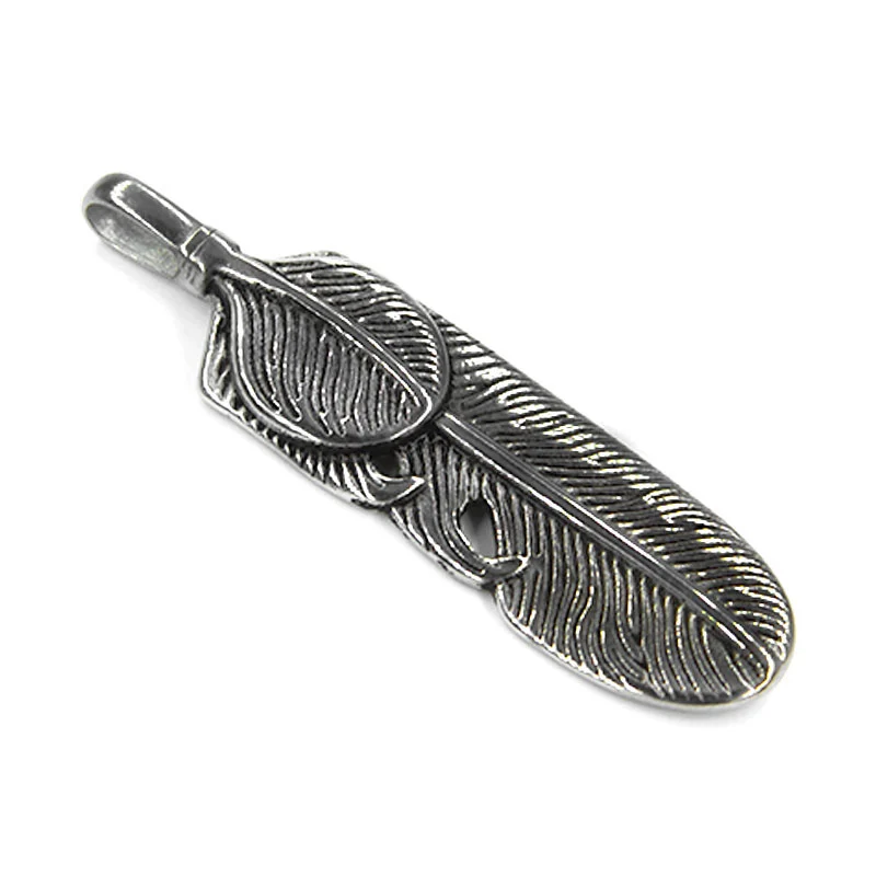 Dije Acero Pluma Ave Aventurera Diseño Realista