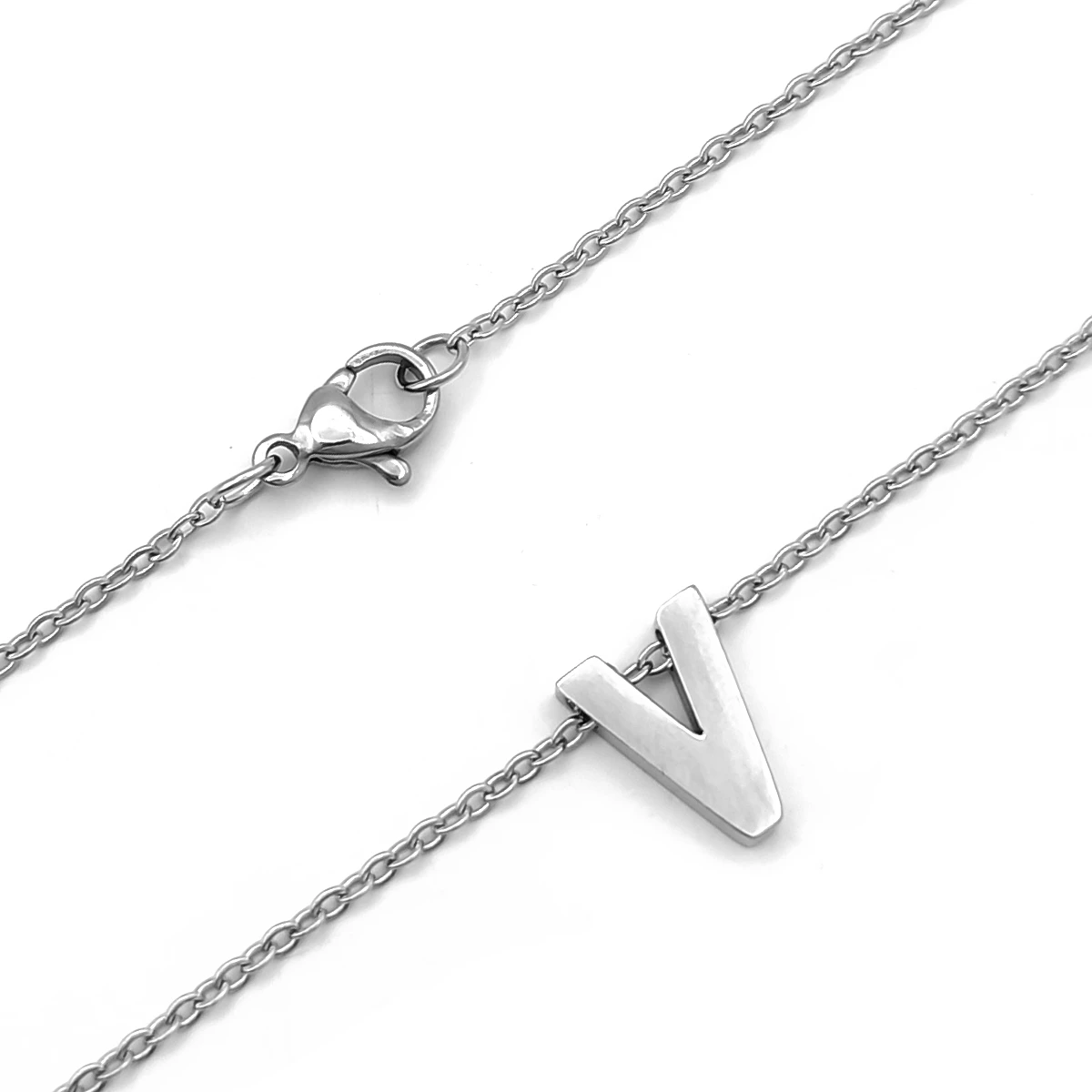 Collar Acero Inoxidable Plateado Letra V Pequeña Nice