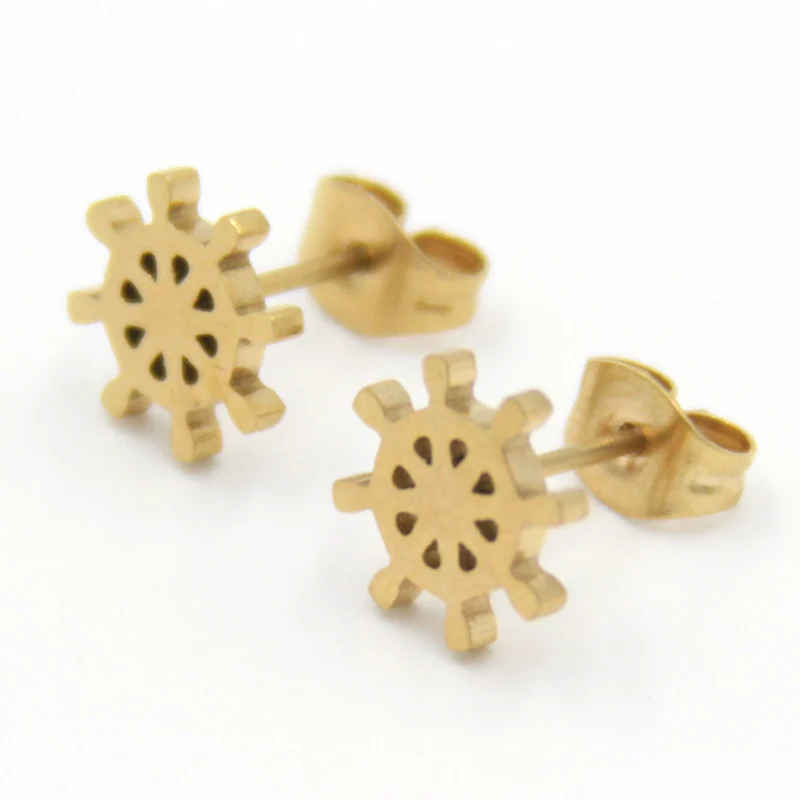 Aretes tipo Broquel Acero Dorado Timón de Barco Antiguo