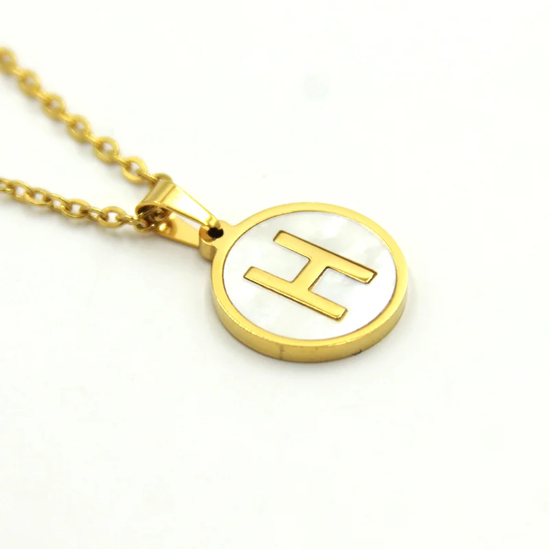 Collar Acero Dorado Letra H Madre Perla