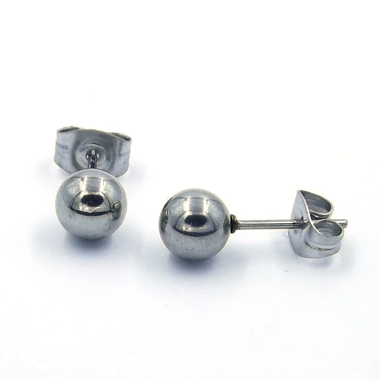 Aretes tipo Broquel Plateados Bola Sólida Mediana