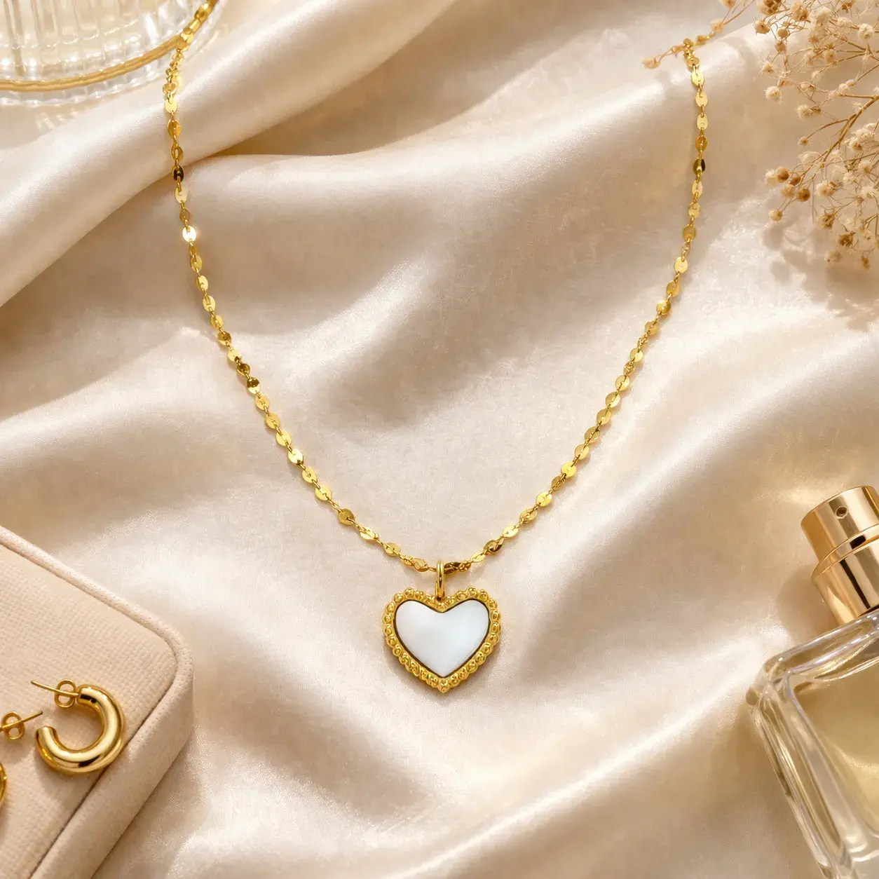 Collar Acero Dorado Corazón Madre Perla Enmarcado