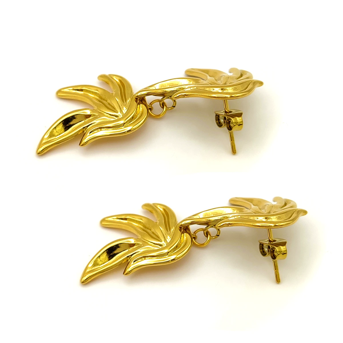 Aretes Acero Dorado Largos Hojas Texturizadas Elegantes