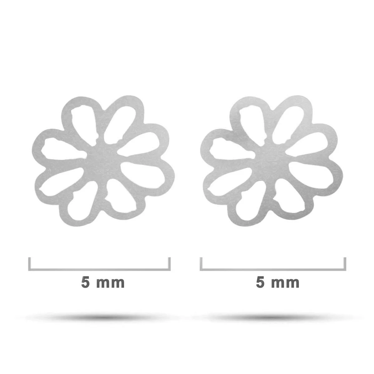Arete Tipo Broquel Acero Plateado Pequeña Flor Lisa