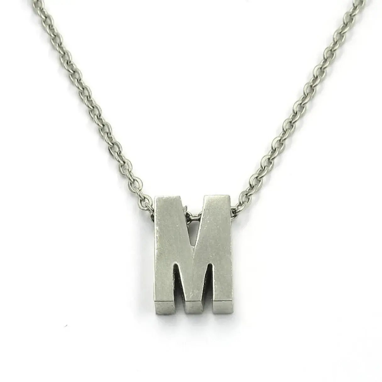 Collar Acero Inoxidable Plateado Letra M Pequeña Nice