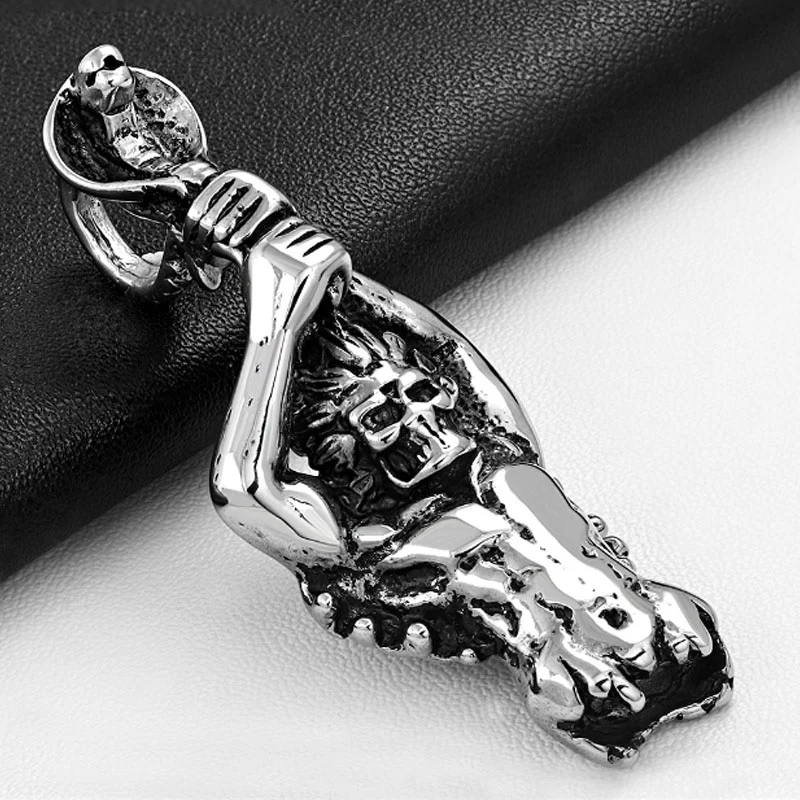 Dije Acero Plateado Demonio Calavera Cobra Real en Mano