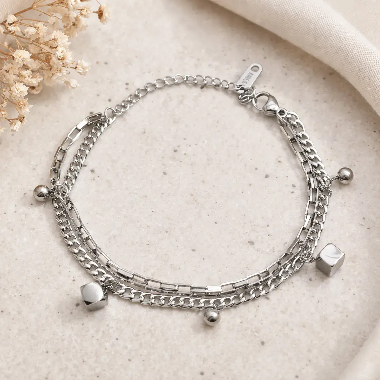 Pulsera Acero Plateado Doble Cadena Cubos Colgantes