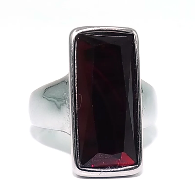 Anillo Elegante de Acero con Cristal Cortado Ruby