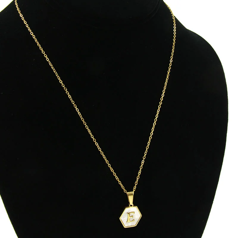 Collar Acero Inox Dorado Hexagonal Letra E Madre Perla